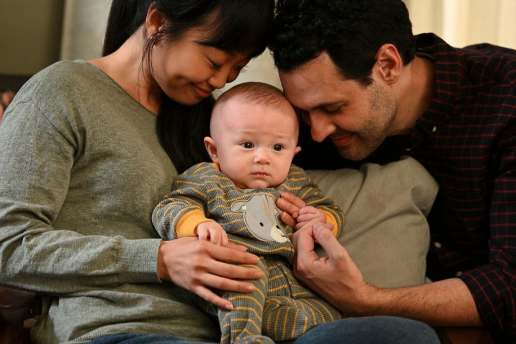 Emily Kang (Alice Lee), David Clarke (Andrew Leeds) et leur fils